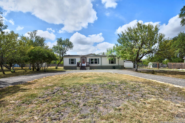Property Photo: 605 County Road 3821 TX 78253