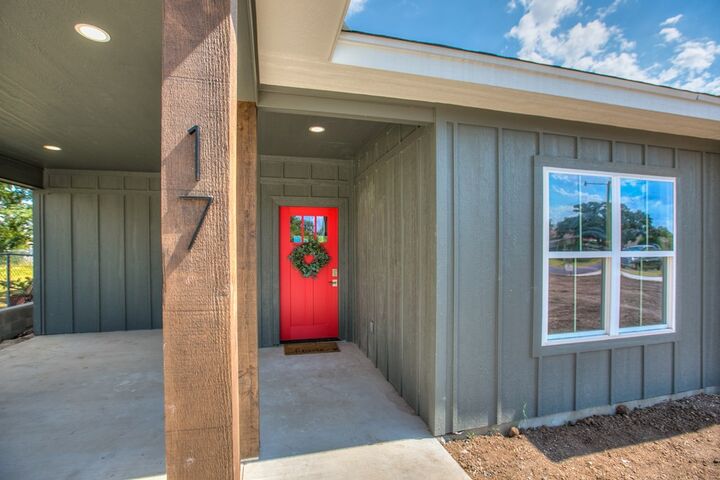 Property Photo: 17 W 20th St TX 76903