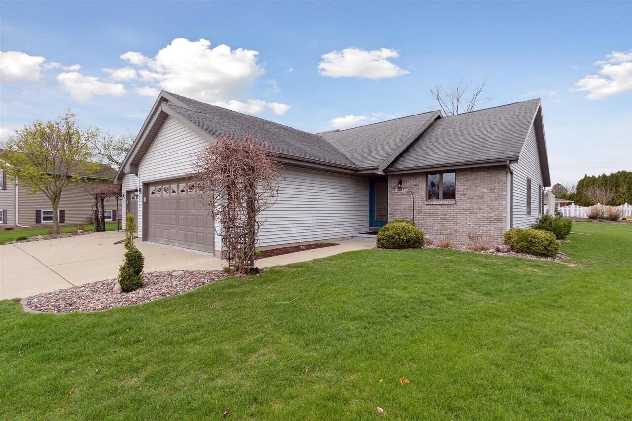 Property Photo:  1905 Saint George Lane 1905  WI 53545 