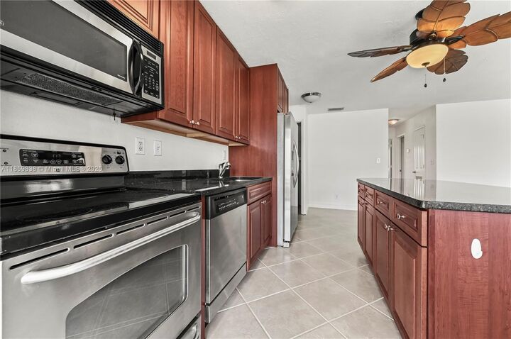 Property Photo: 2895 NE 32nd St 110 FL 33306