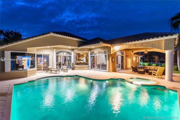 Property Photo:  2726 Meadowood Dr 2726  FL 33332 