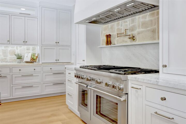 Property Photo:  11301 SW 70th Ave  FL 33156 