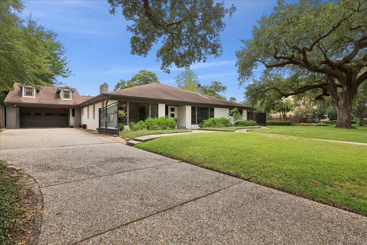 Property Photo:  710 21st St  TX 77706-4940 