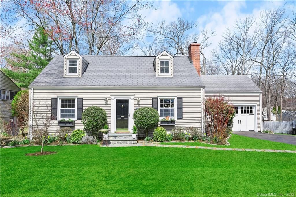 Property Photo:  51 Glendale Road  CT 06906 