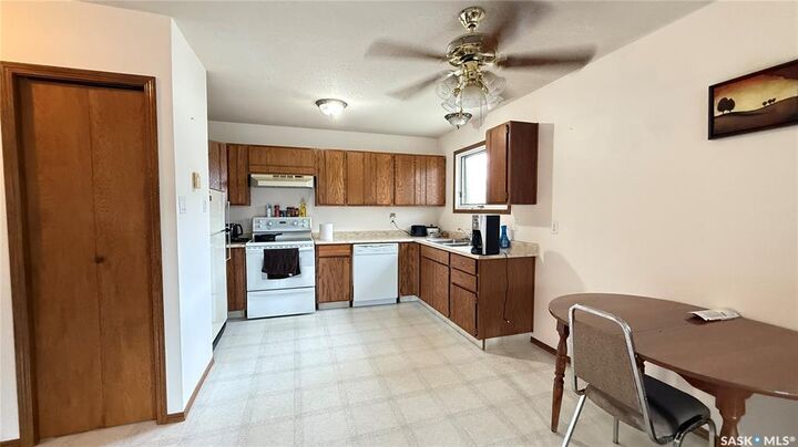 Property Photo:  320 1st Street E #1-4  SK S0M 1X0 