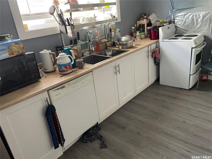 Property Photo:  809 12th Avenue E  SK S4S 6Y9 