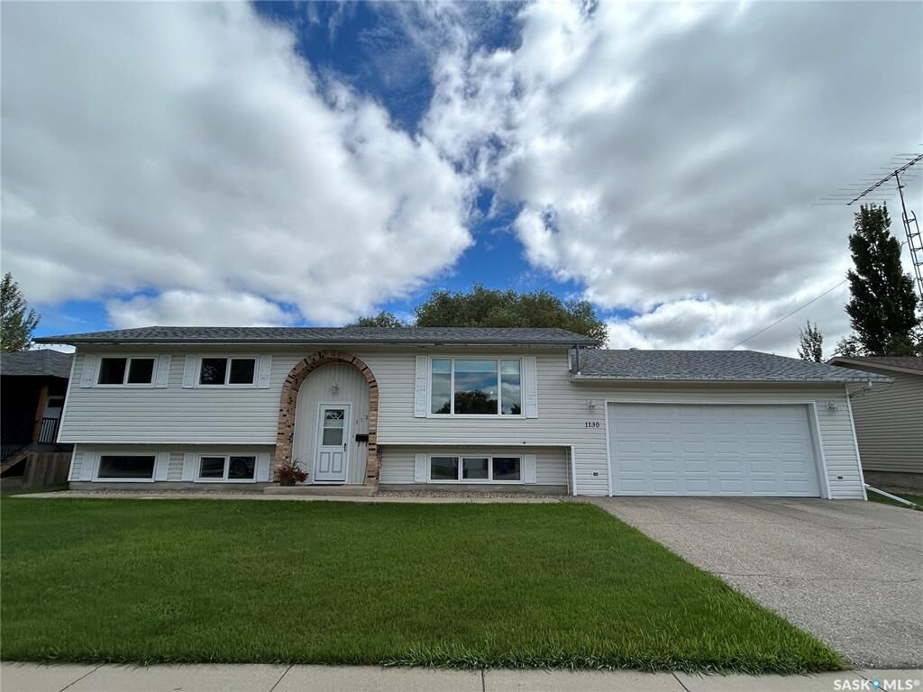 Property Photo:  1130 9th Street  SK S0K 2A0 