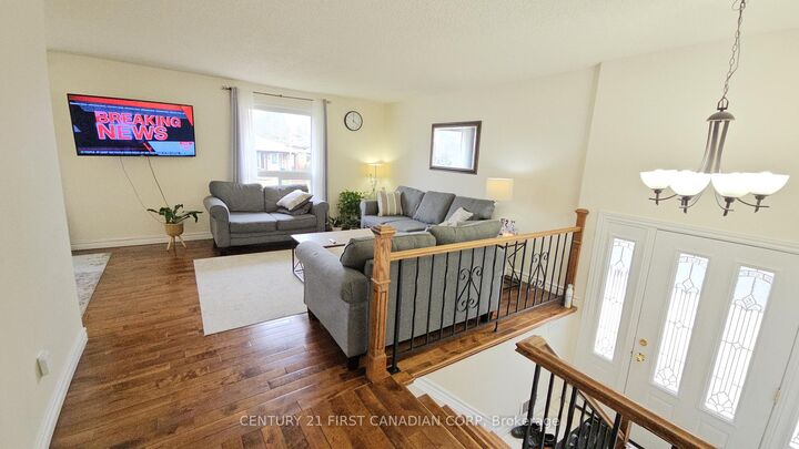 Property Photo:  45 Locust Crescent  ON N6E 2K1 