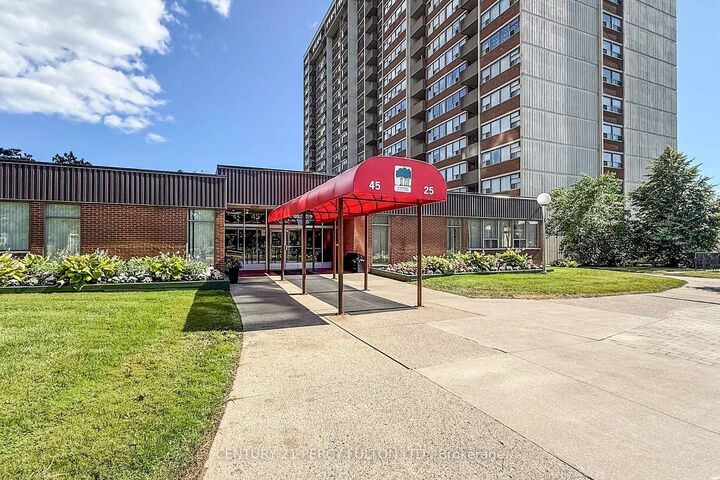 Photo de la propriété:  45 Silver Springs Boulevard 1702  ON M1V 1R2 