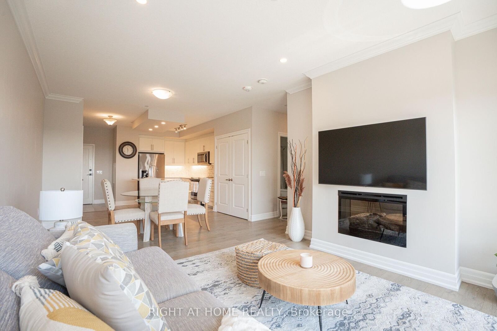 Property Photo:  1878 Gordon Street 812  ON N1L 0P4 