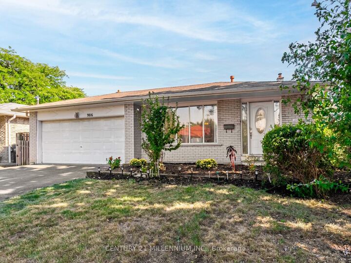 Photo de la propriété: 986 McBride Avenue ON L5C 1L6