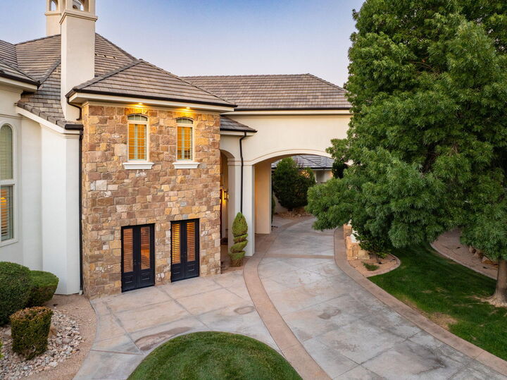 Property Photo: 213 E Adam Ln UT 84780