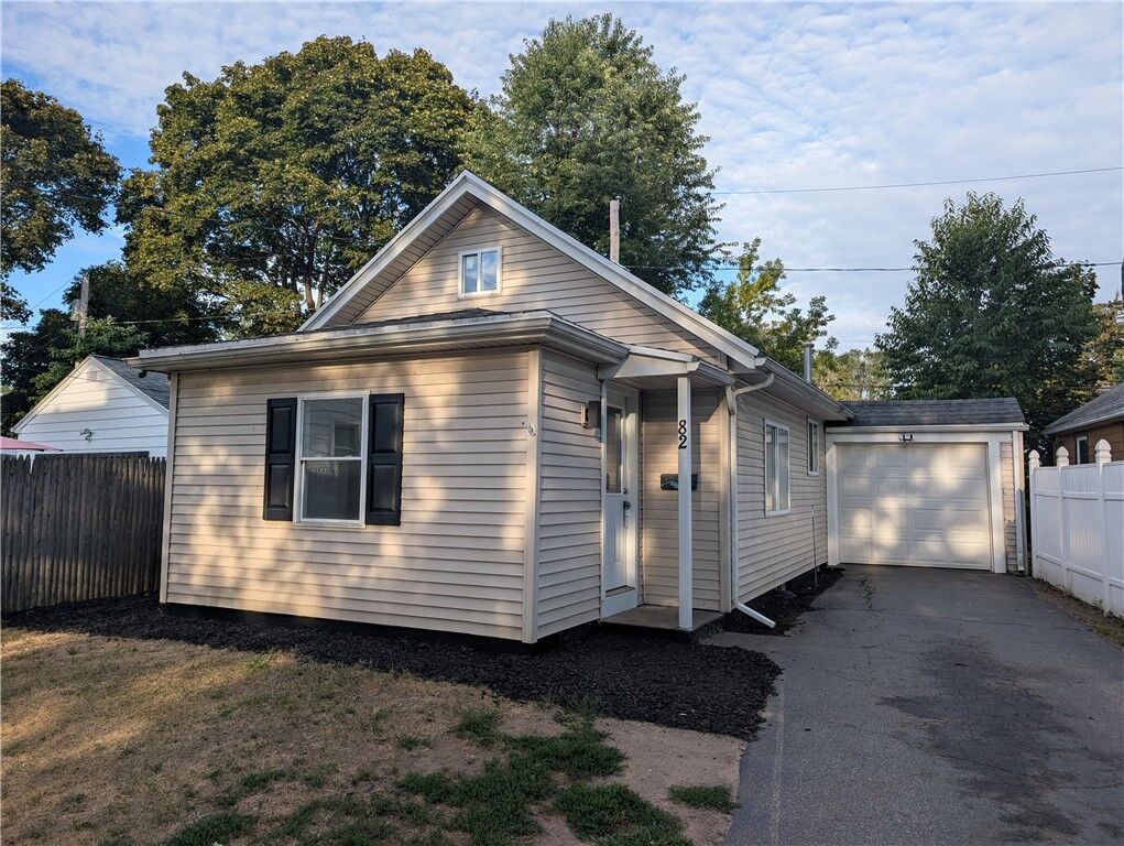 Property Photo:  82 Cragg Road  NY 14616 