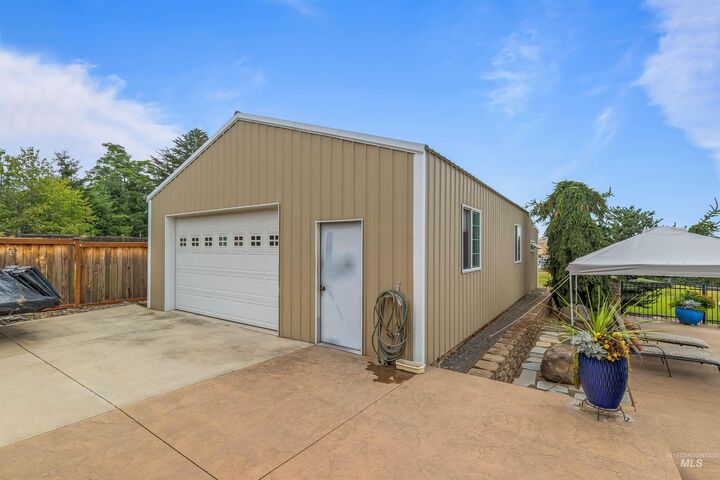 Property Photo:  1332 Hemlock Ave.  ID 83501 