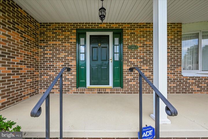 Property Photo:  869 Oakwood Road  PA 17349 