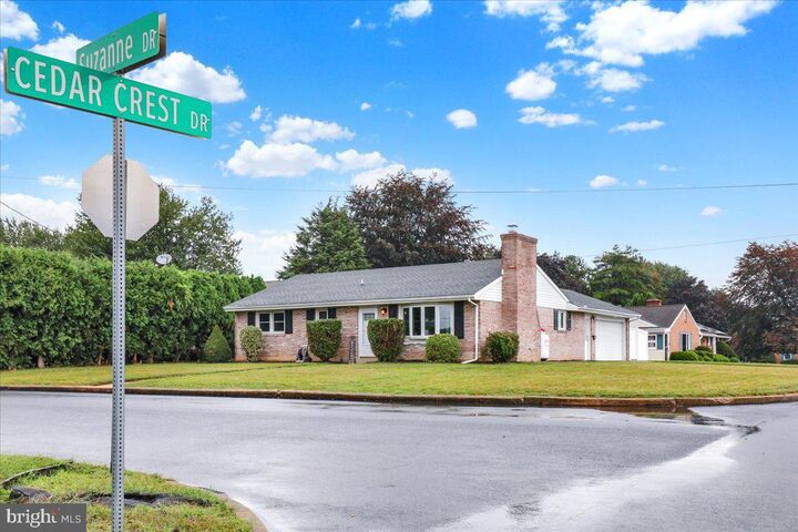 Property Photo: 726 Suzanne Drive PA 17046