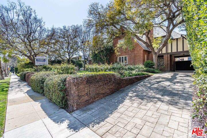 Property Photo: 145 S Hudson Ave CA 90004