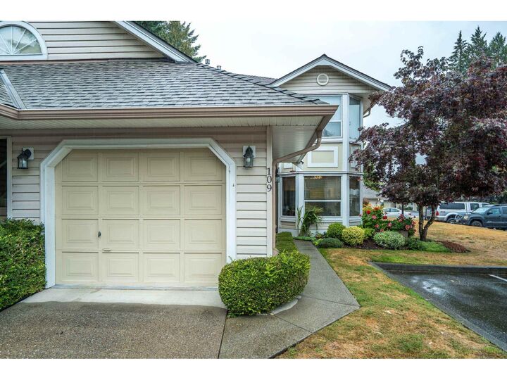 Property Photo: 16031 82nd 109 BC V4N 0N4