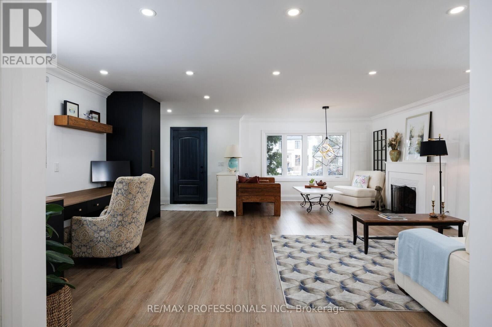 Property Photo:  168 The Kingsway  ON M8X 2V6 
