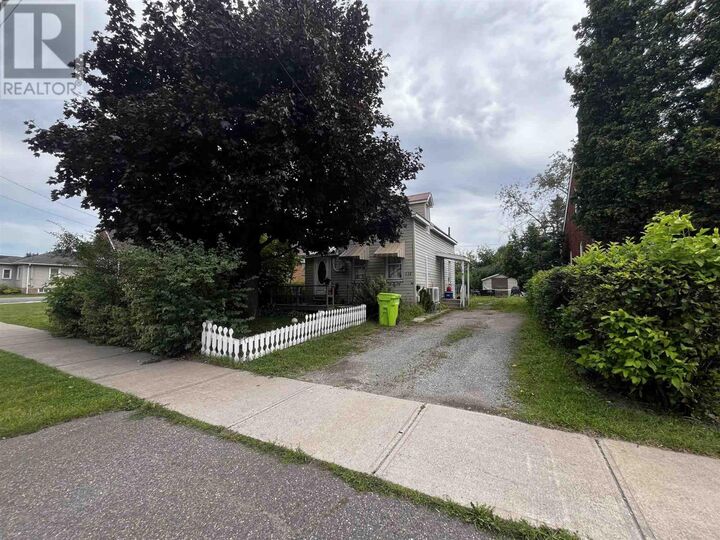 Property Photo: 338 Third Ave ON P6C 4M4