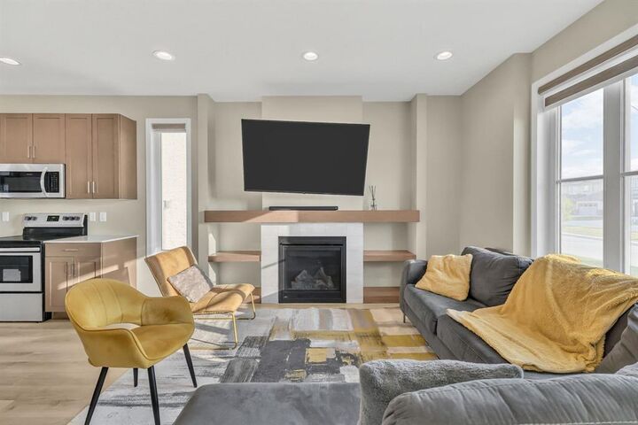 Property Photo:  633 De La Seigneurie Boulevard  MB R3X 0R1 