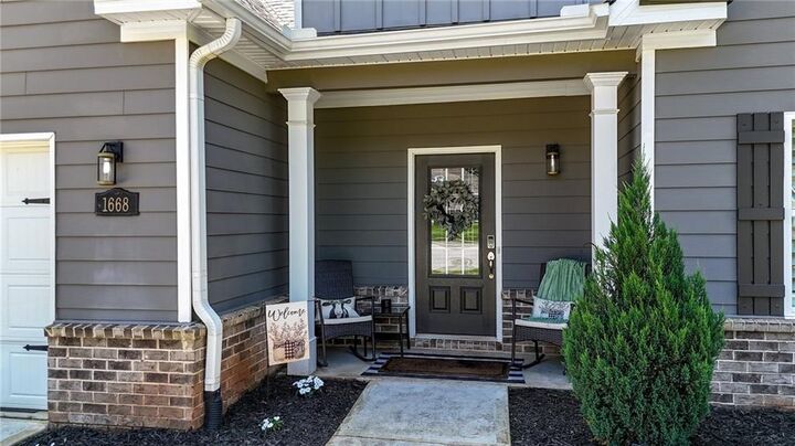 Property Photo: 1668 Carriage Court GA 30656