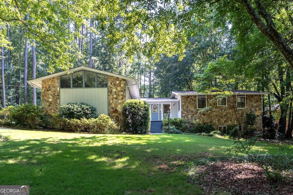 Property Photo:  110 Whippoorwill Circle  GA 30605 