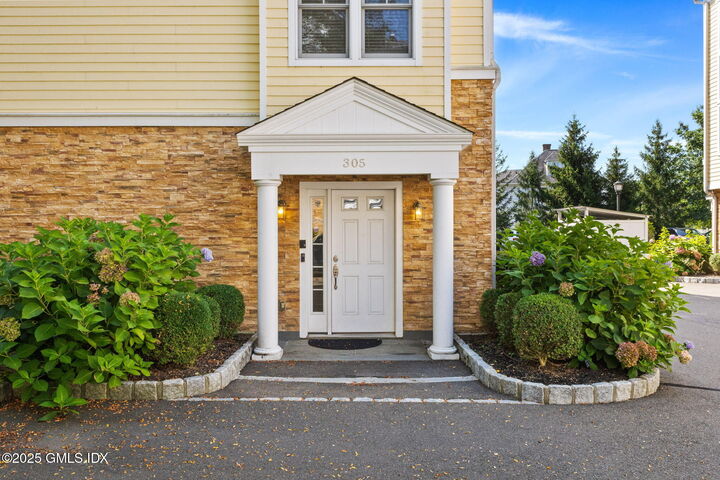 Property Photo:  69 Riverdale Avenue 305  CT 06831 