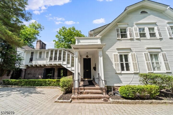 9 E Saddle River Rd  Saddle River Boro NJ 07458 photo