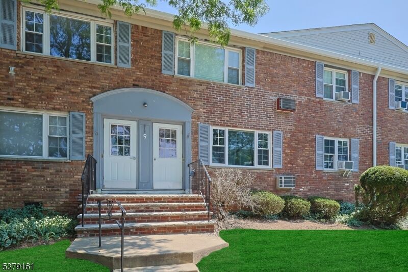 Property Photo: 9 Wedgewood Dr Unit 96 NJ 07044