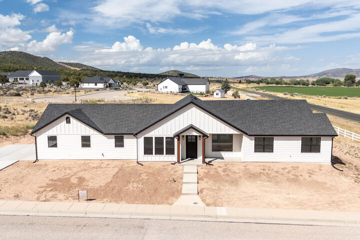 Property Photo: 680 S Heritage Hills Dr UT 84761