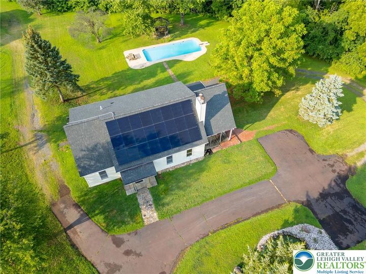 Property Photo:  1431 Parkland Road  PA 18036 