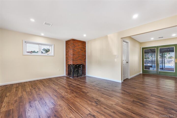 Property Photo:  4 William Street  NY 11726 