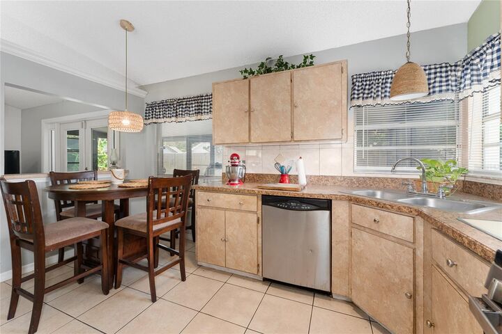 Property Photo: 325 Sir Lawrence Drive FL 32773