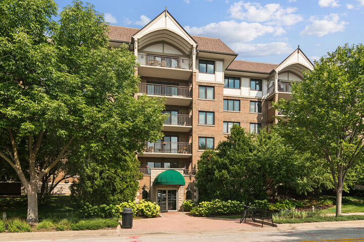 Property Photo: 15 S Pine Street 506A IL 60056