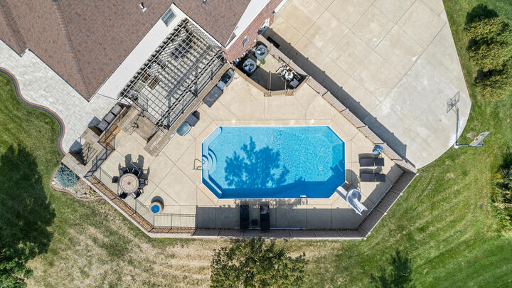 Property Photo:  5021 Chestnut Grove Drive  IL 61822 