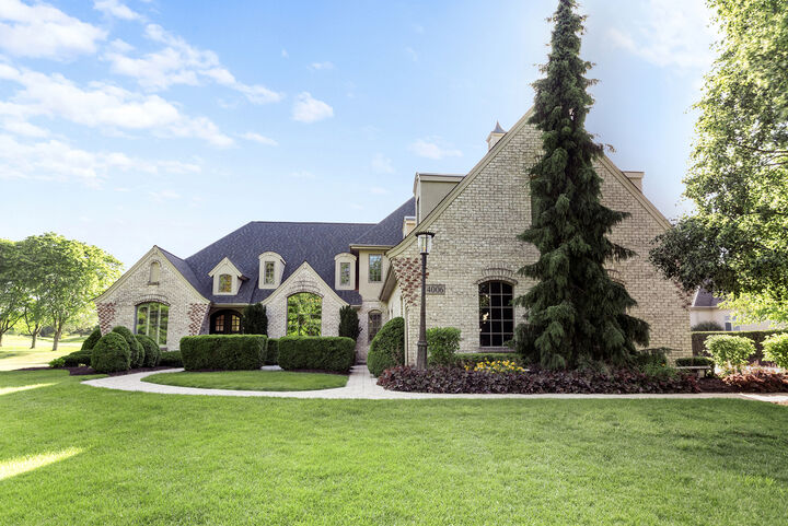 4006 Royal Fox Drive  St. Charles IL 60174 photo