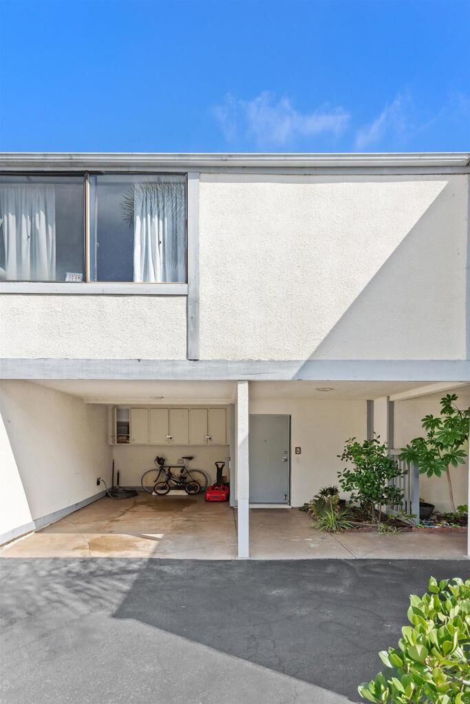 Property Photo: 2388 Altisma Way 10 Or K CA 92009