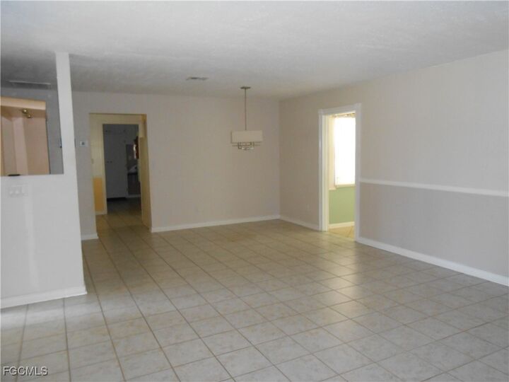 Property Photo: 1406 Alwynne Drive S FL 33936