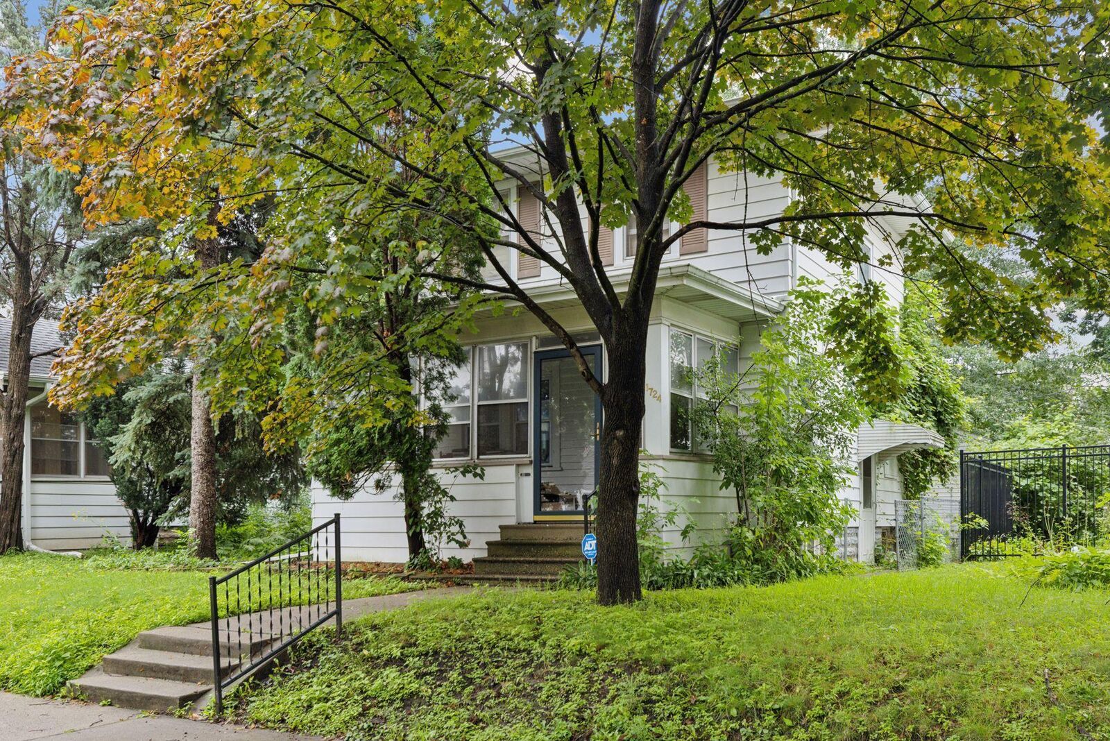 Property Photo:  1724 James Avenue  MN 55105 