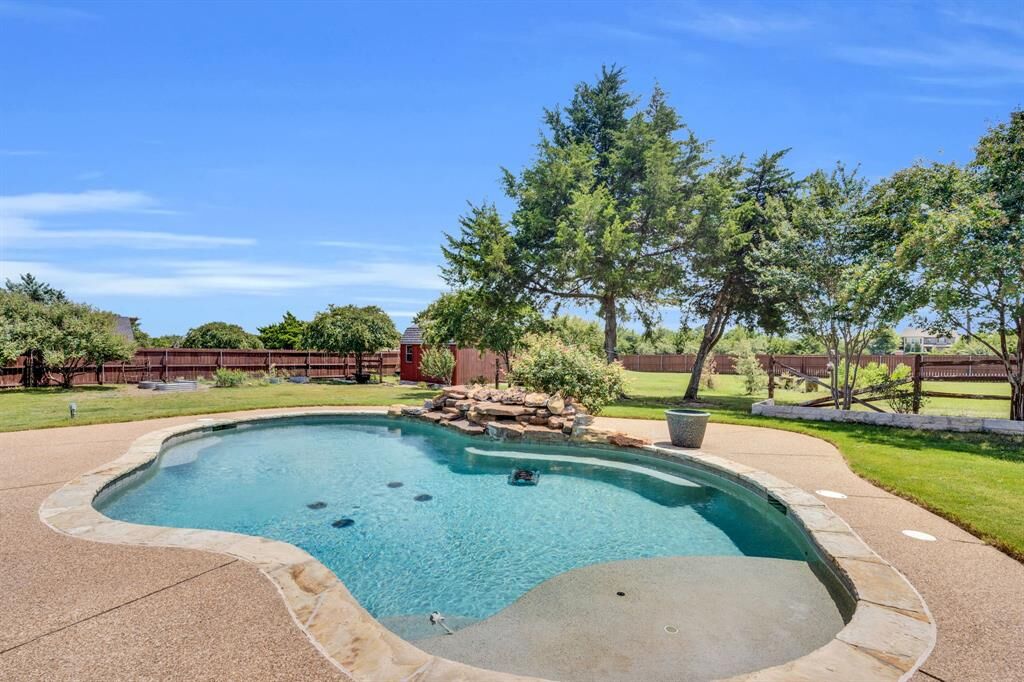 Property Photo: 3020 McCarver Drive TX 76065