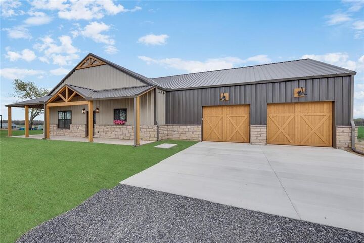 Property Photo: 160 Quail Run Court TX 76234