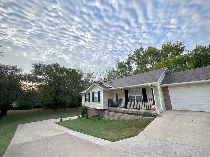 Property Photo: 808 Parkview Drive AR 72601