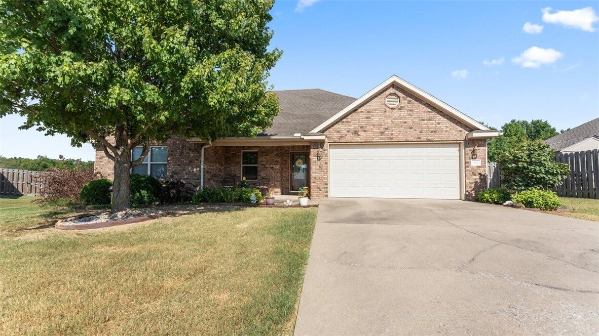 Property Photo: 570 McKissic Spring Road AR 72719