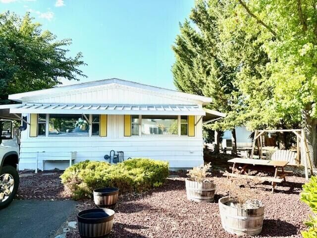 Property Photo: 701 Westmont Drive OR 97526