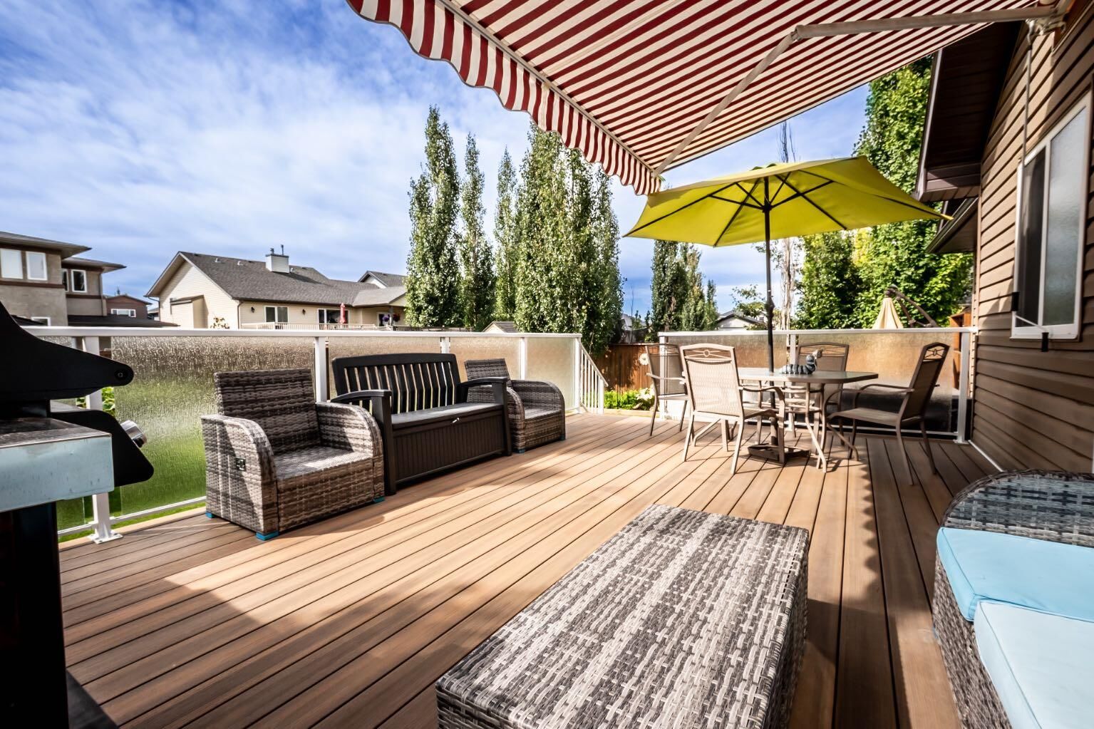 Property Photo:  625 Hampshire Way NE  AB T1V 0B2 