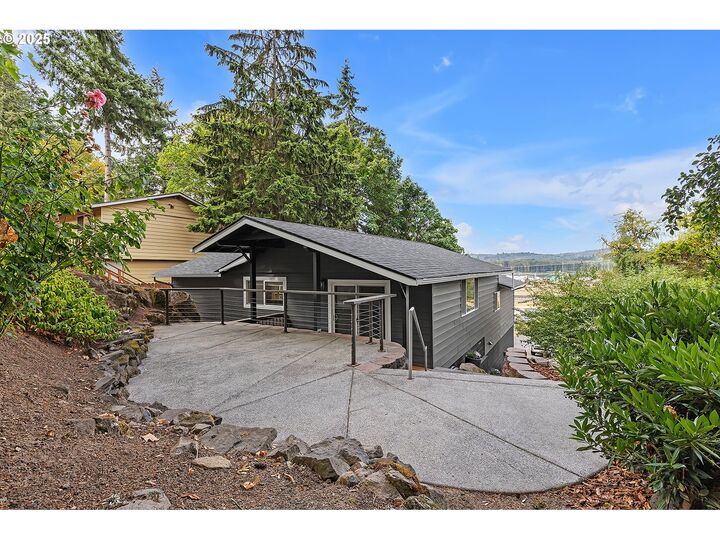 Property Photo:  1002 N 1st St  WA 98625 