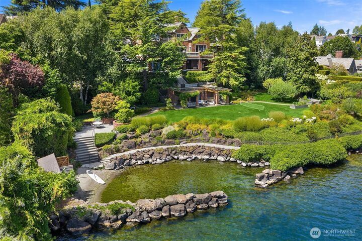Property Photo:  3038 E Laurelhurst Drive NE  WA 98105 