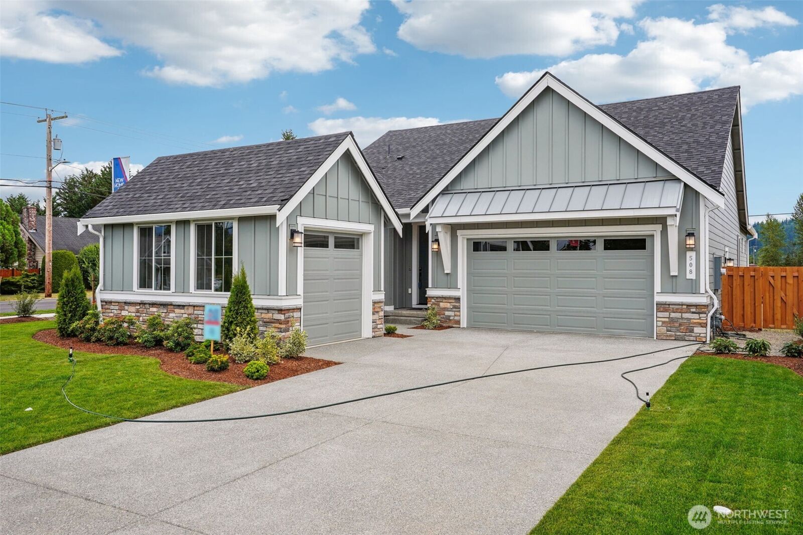 Property Photo:  723  Thompson Drive  WA 98022 