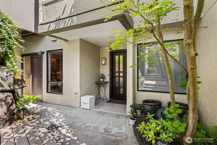 Property Photo:  6538  Park Point Way NE  WA 98115 